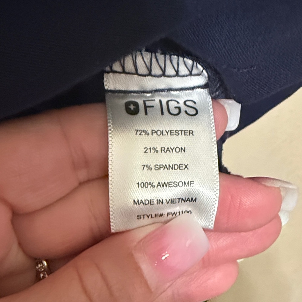 Figs Women's Navy V-Neck Scrub Top - Picture 4 of 5